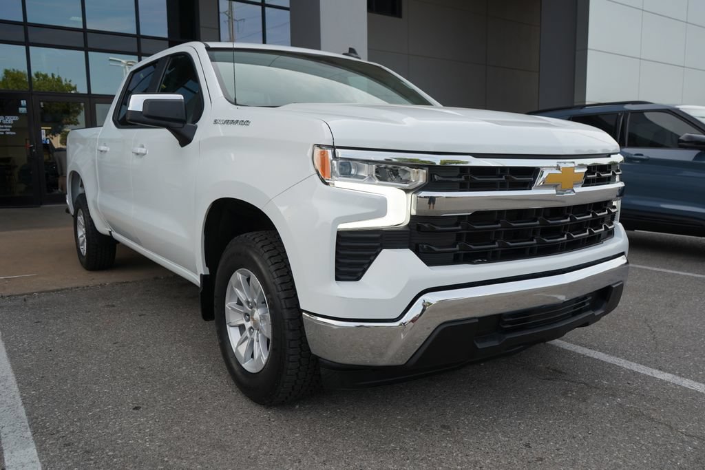 Used 2025 Chevrolet Silverado 1500 LT RWD image 3