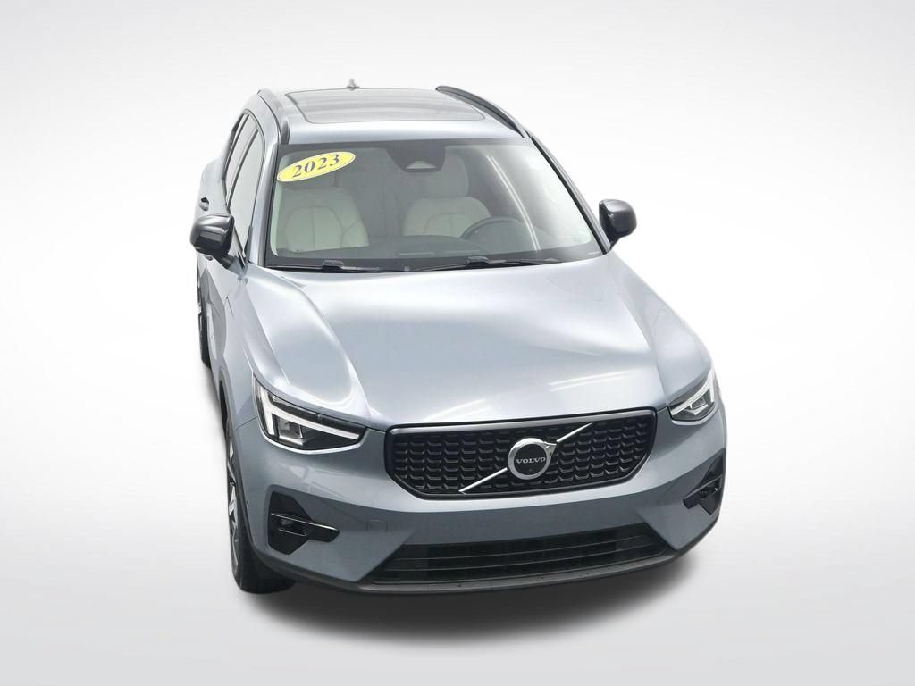 Used 2023 Volvo XC40 B4 Ultimate FWD image 31