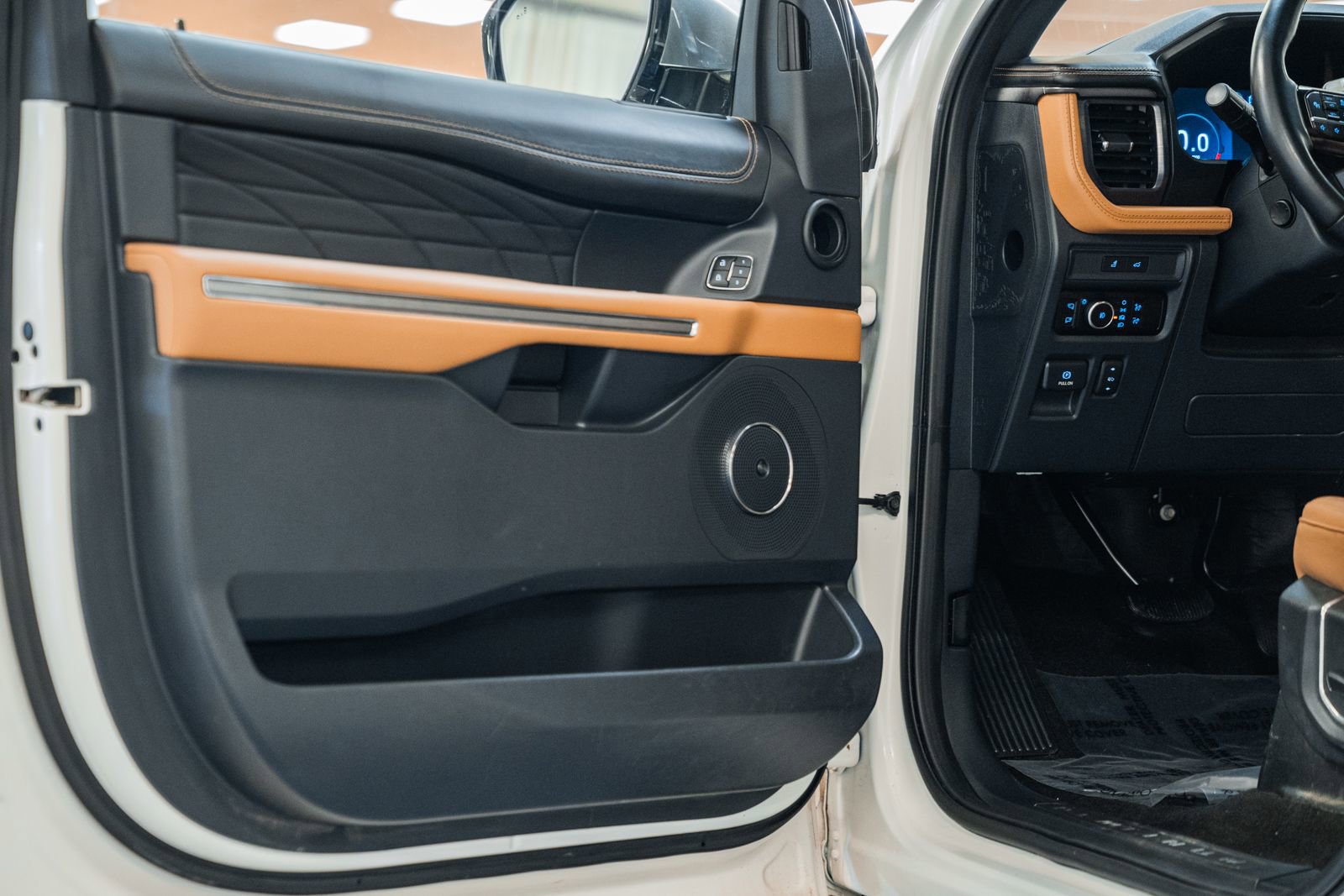 Certified 2022 Ford Expedition Platinum image 49