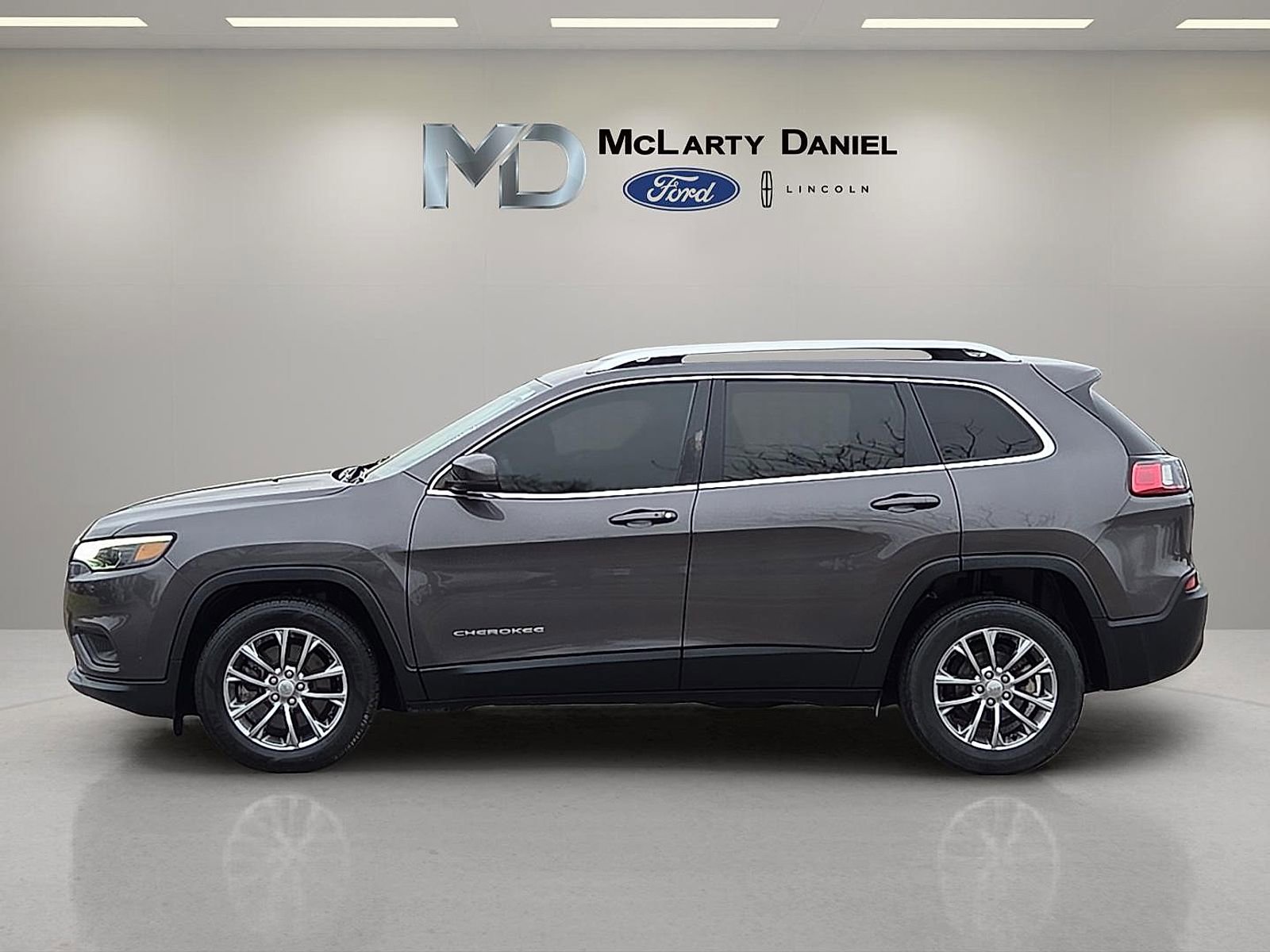 Used 2020 Jeep Cherokee Latitude Plus w/ Cold Weather Group image 3