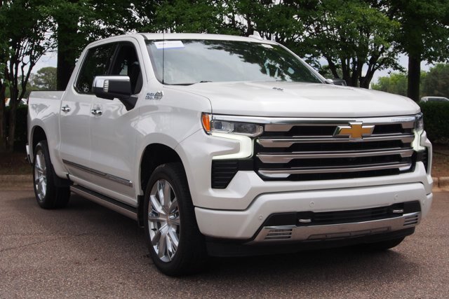 Used 2023 Chevrolet Silverado 1500 High Country w/ High Country Premium Package AWD/4WD image 1