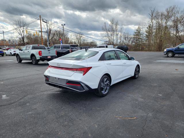 Used 2025 Hyundai Elantra SEL FWD image 5