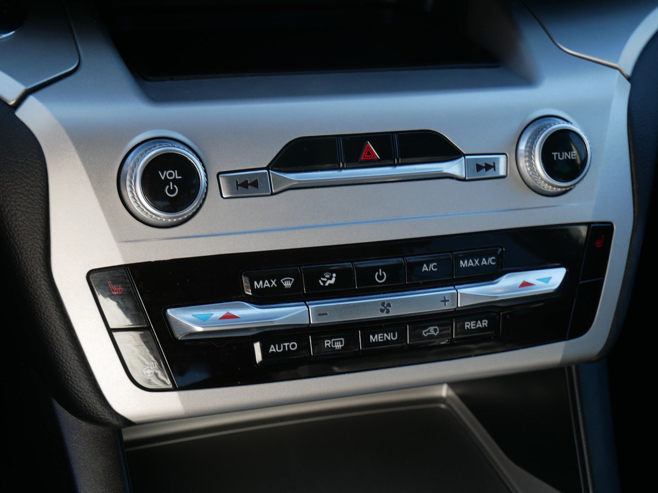 Certified 2022 Ford Explorer XLT w/ Equipment Group 202A image 23