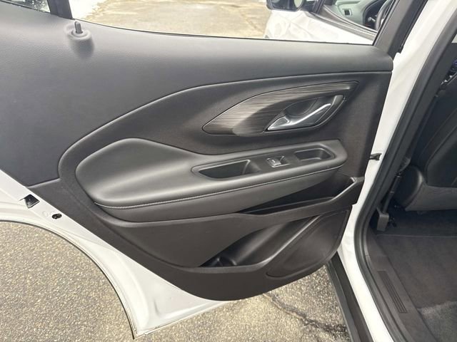 Used 2024 GMC Terrain SLT image 17