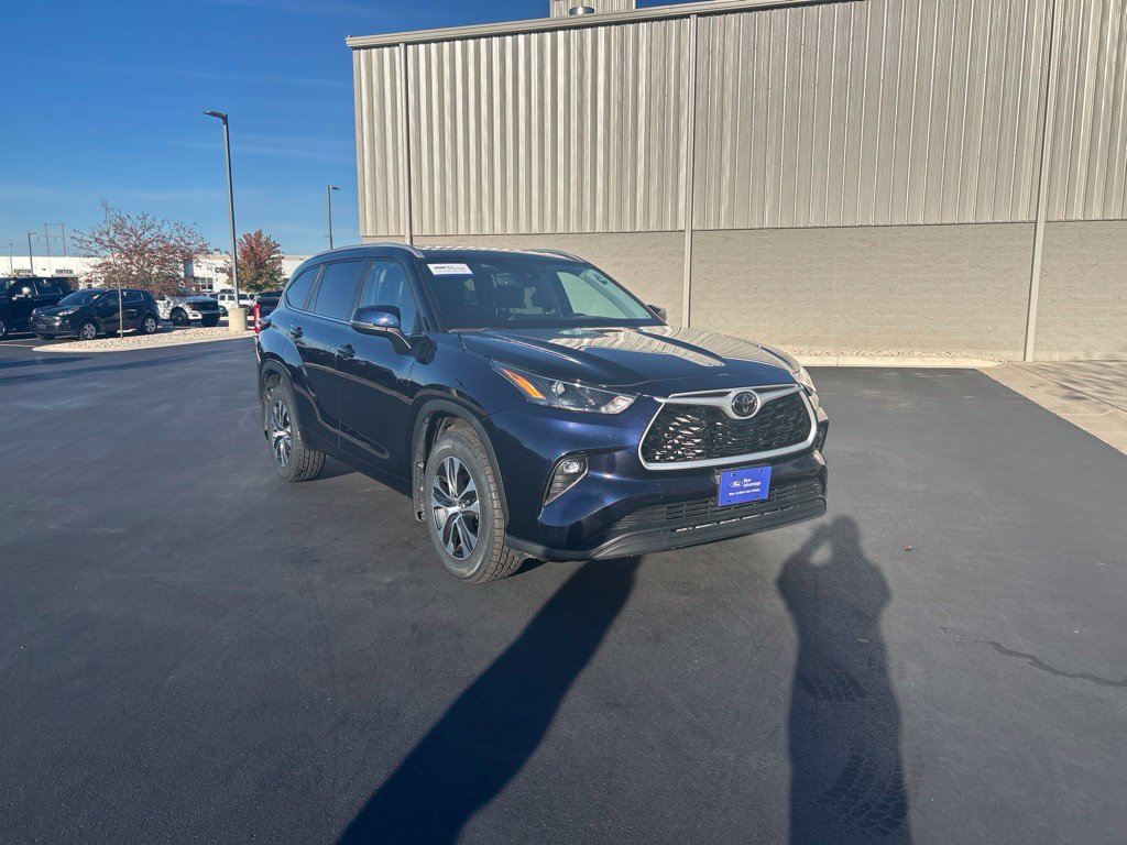 Used 2025 Toyota Highlander XLE AWD/4WD image 8