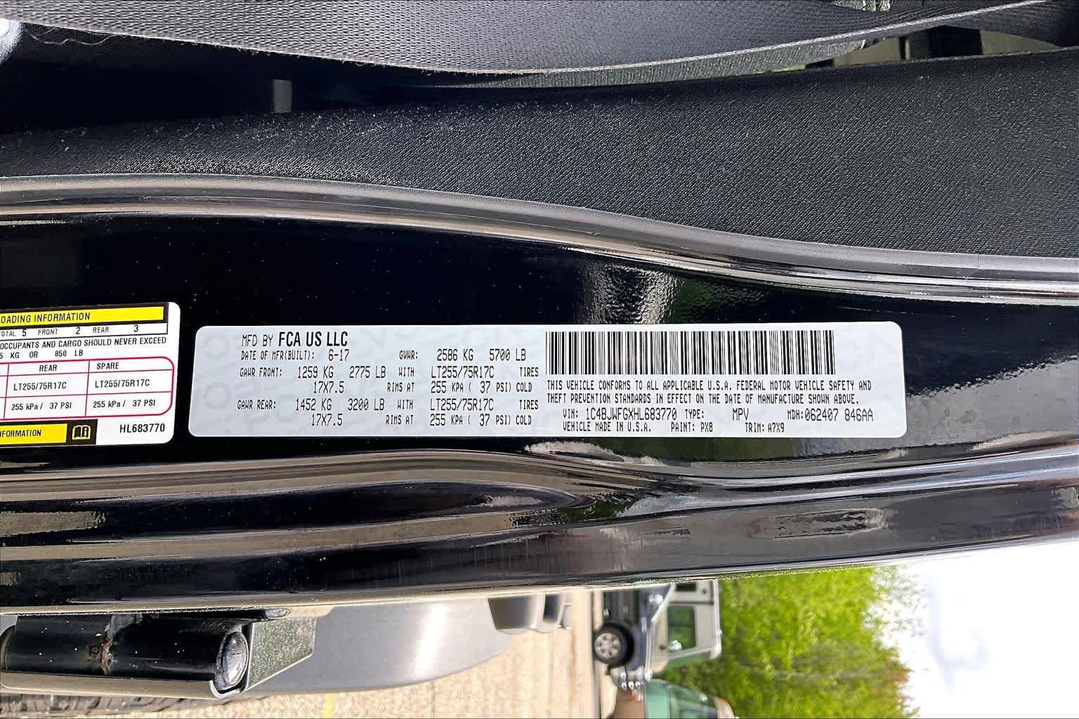 Used 2017 Jeep Wrangler Unlimited Rubicon w/ Connectivity Group AWD/4WD image 30