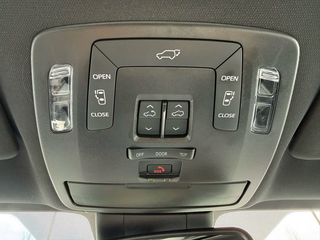 Used 2025 Toyota Sienna XSE w/ XSE Plus Package image 14
