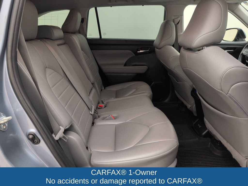 Used 2021 Toyota Highlander XLE FWD image 17