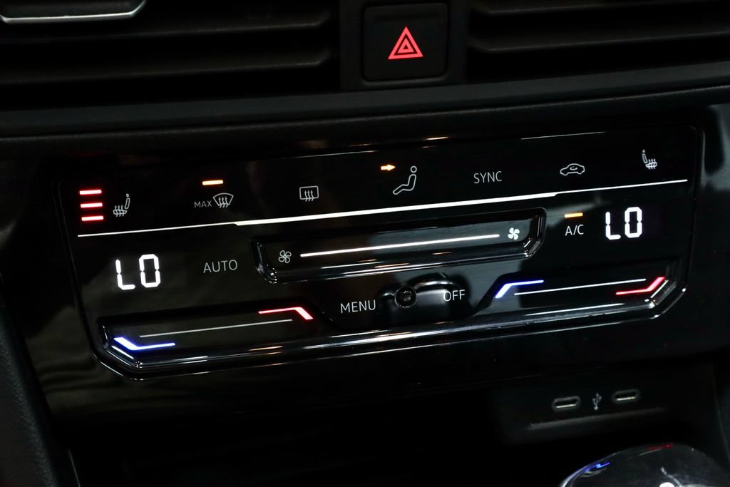 Used 2025 Volkswagen Jetta SE FWD image 31