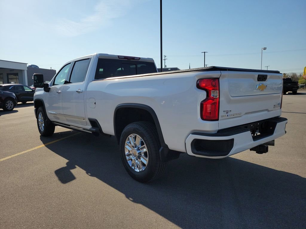 Used 2024 Chevrolet Silverado 2500 High Country w/ High Country Premium Package AWD/4WD image 3