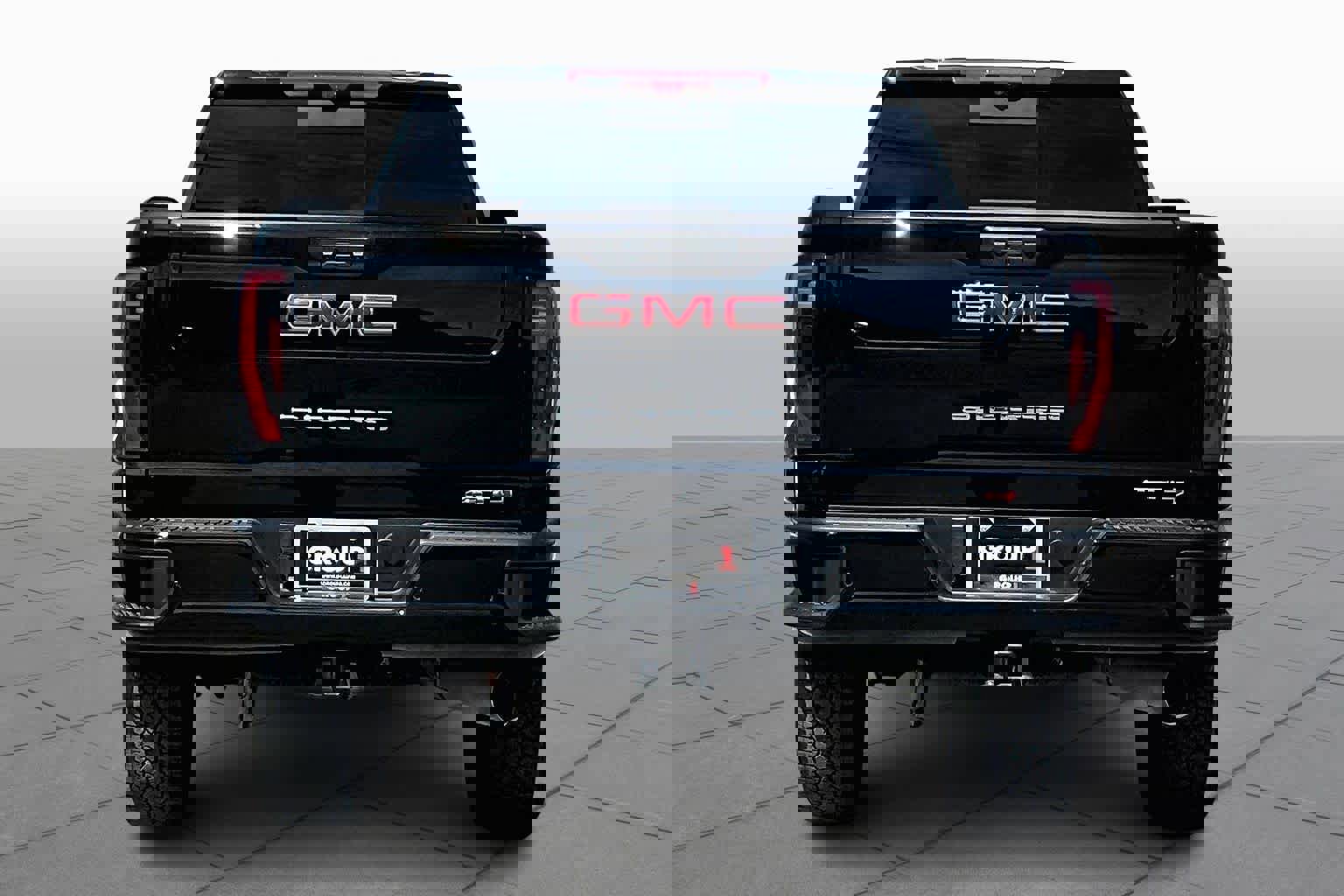 Used 2025 GMC Sierra 2500 AT4 w/ AT4 Premium Plus Package image 3