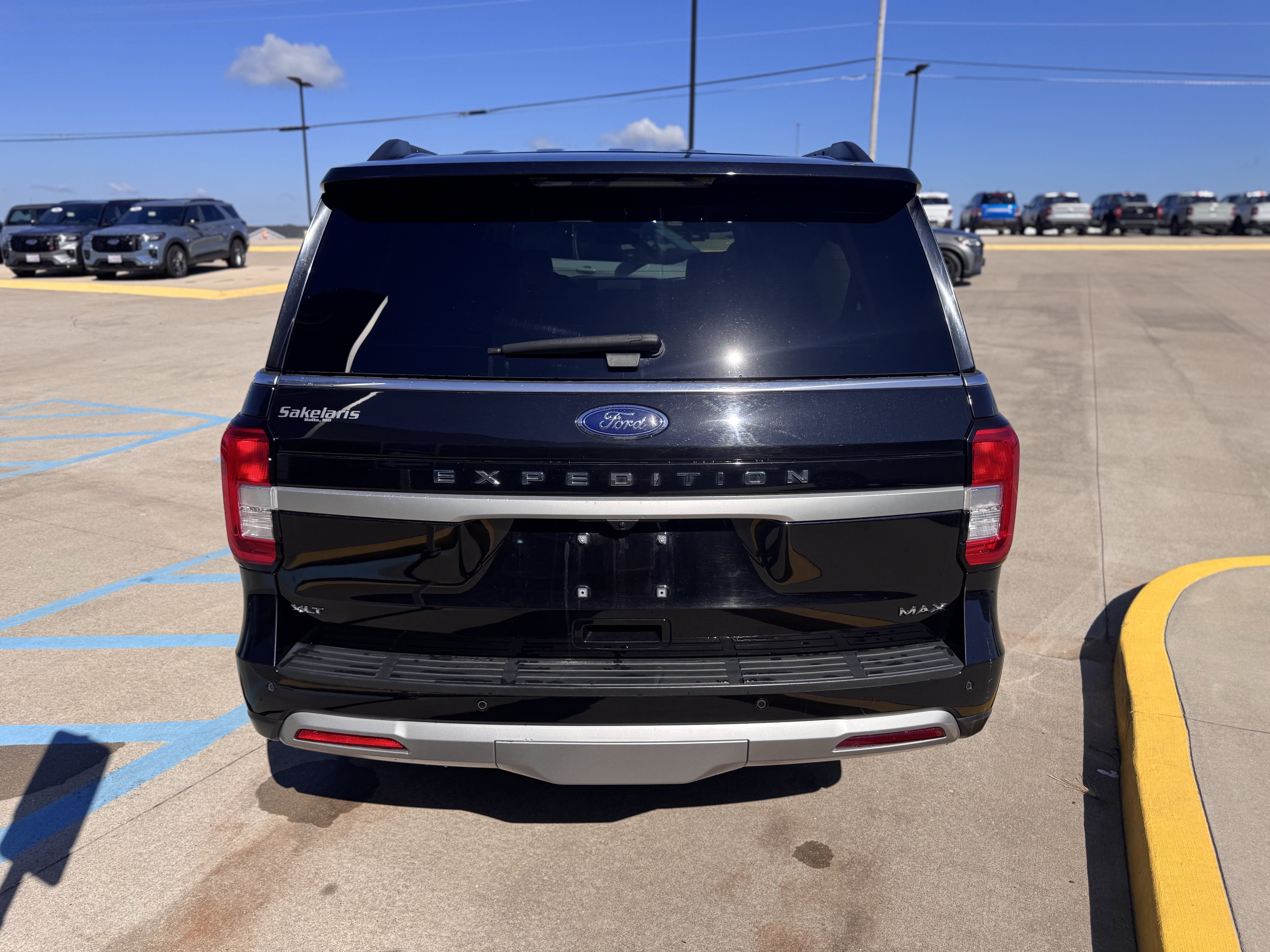 Certified 2024 Ford Expedition Max XLT image 4