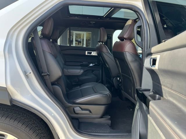 Certified 2022 Ford Explorer Platinum w/ Equipment Group 601A image 33