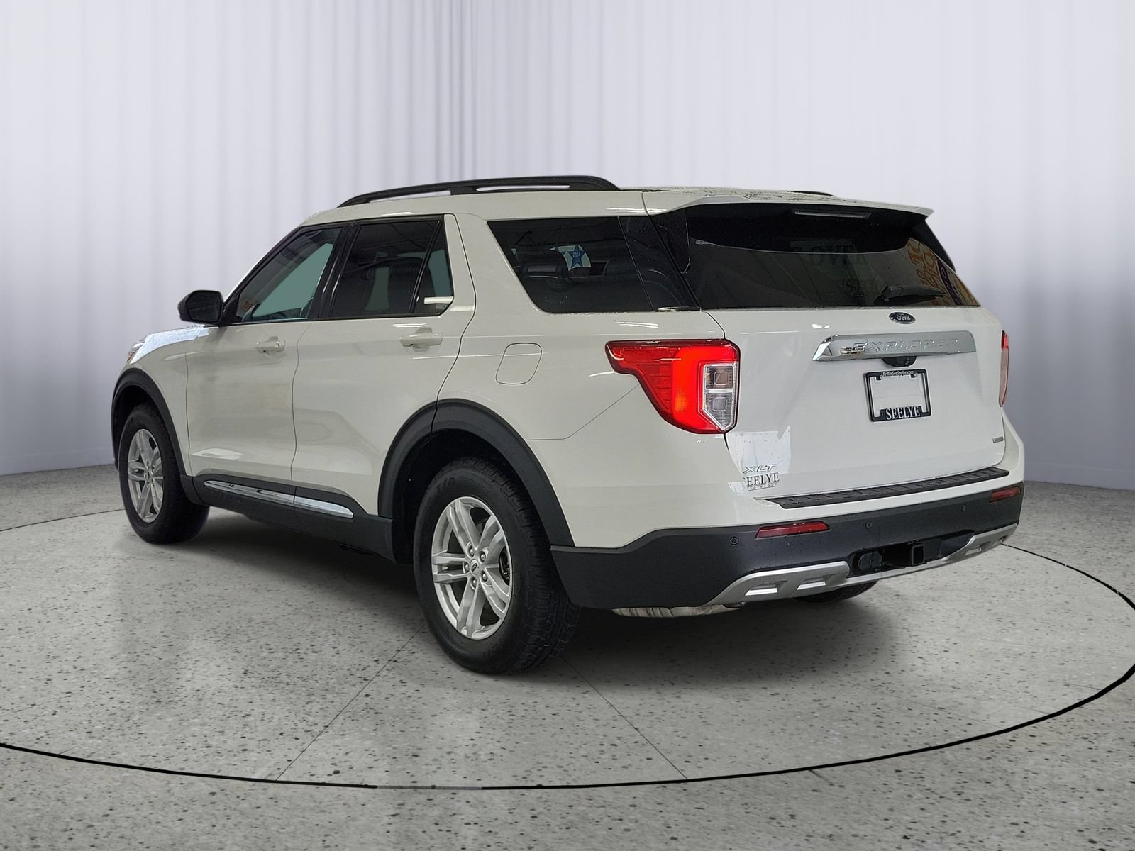 Certified 2020 Ford Explorer XLT w/ Equipment Group 202A AWD/4WD image 3