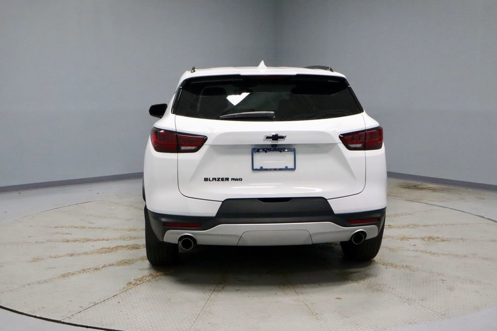 Used 2024 Chevrolet Blazer LT w/ Midnight/Sport Edition image 4