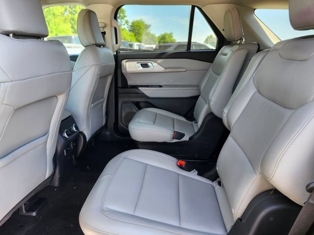 Certified 2025 Ford Explorer Active w/ Active Comfort Package AWD/4WD image 16