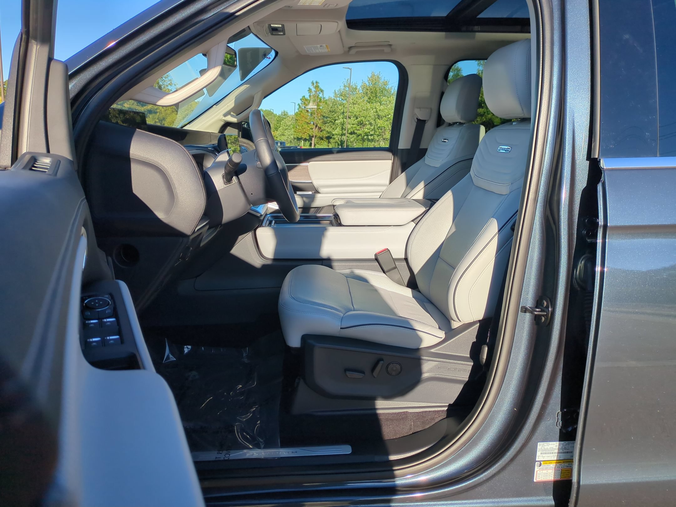Certified 2025 Ford Expedition Platinum w/ Platinum Ultimate Package AWD/4WD image 13