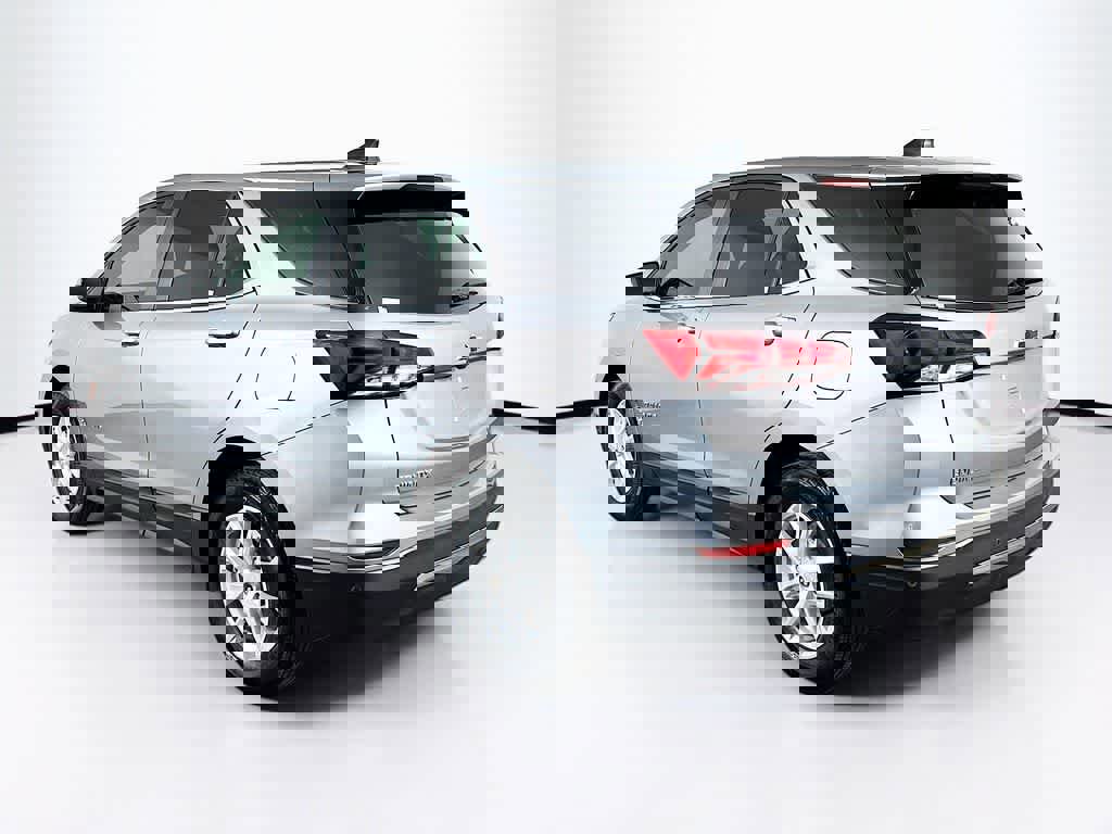 Used 2024 Chevrolet Equinox LT image 3