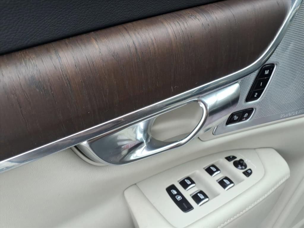 Used 2022 Volvo S90 B6 Inscription w/ Advanced Package image 16
