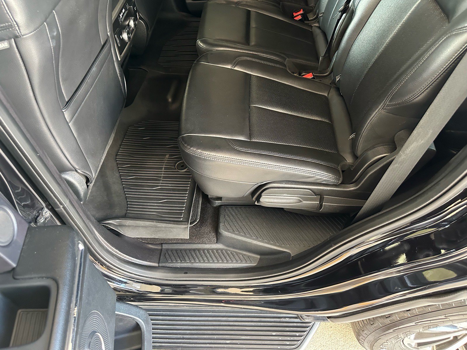Certified 2019 Ford Expedition XLT w/ Equipment Group 202A AWD/4WD image 23