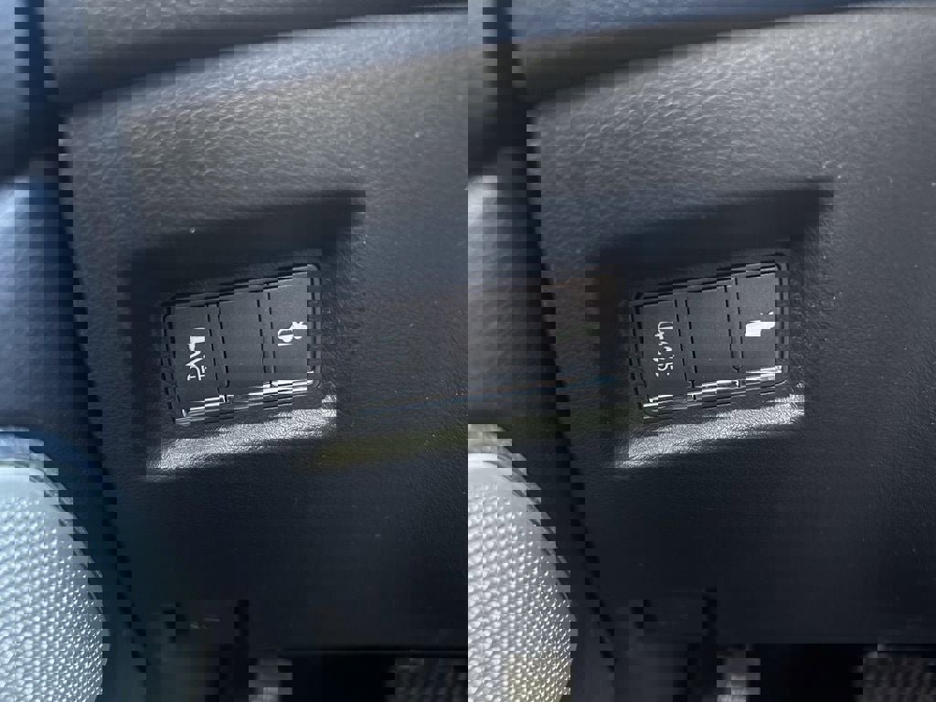 Used 2017 INFINITI Q60 w/ Cargo Package AWD/4WD image 28