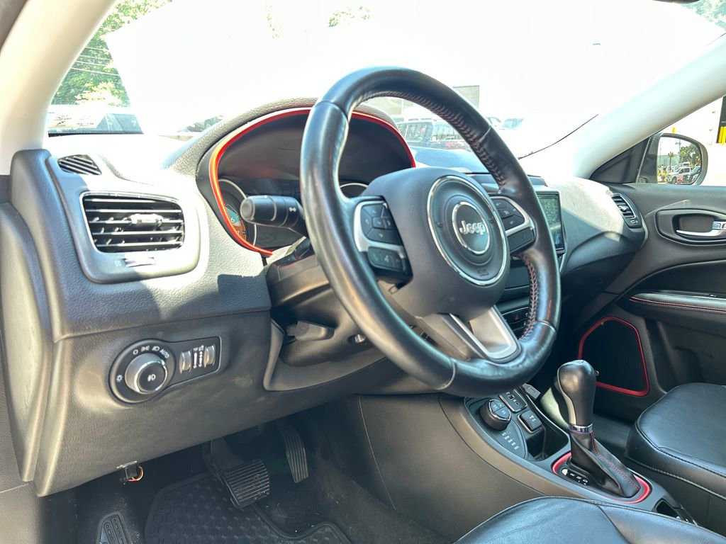Used 2018 Jeep Compass Trailhawk w/ Leather Interior Group AWD/4WD image 10