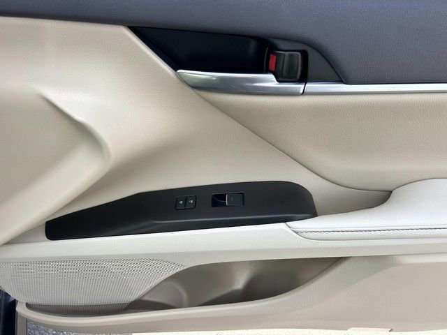 Used 2022 Toyota Camry XLE w/ Cold Weather Package image 25