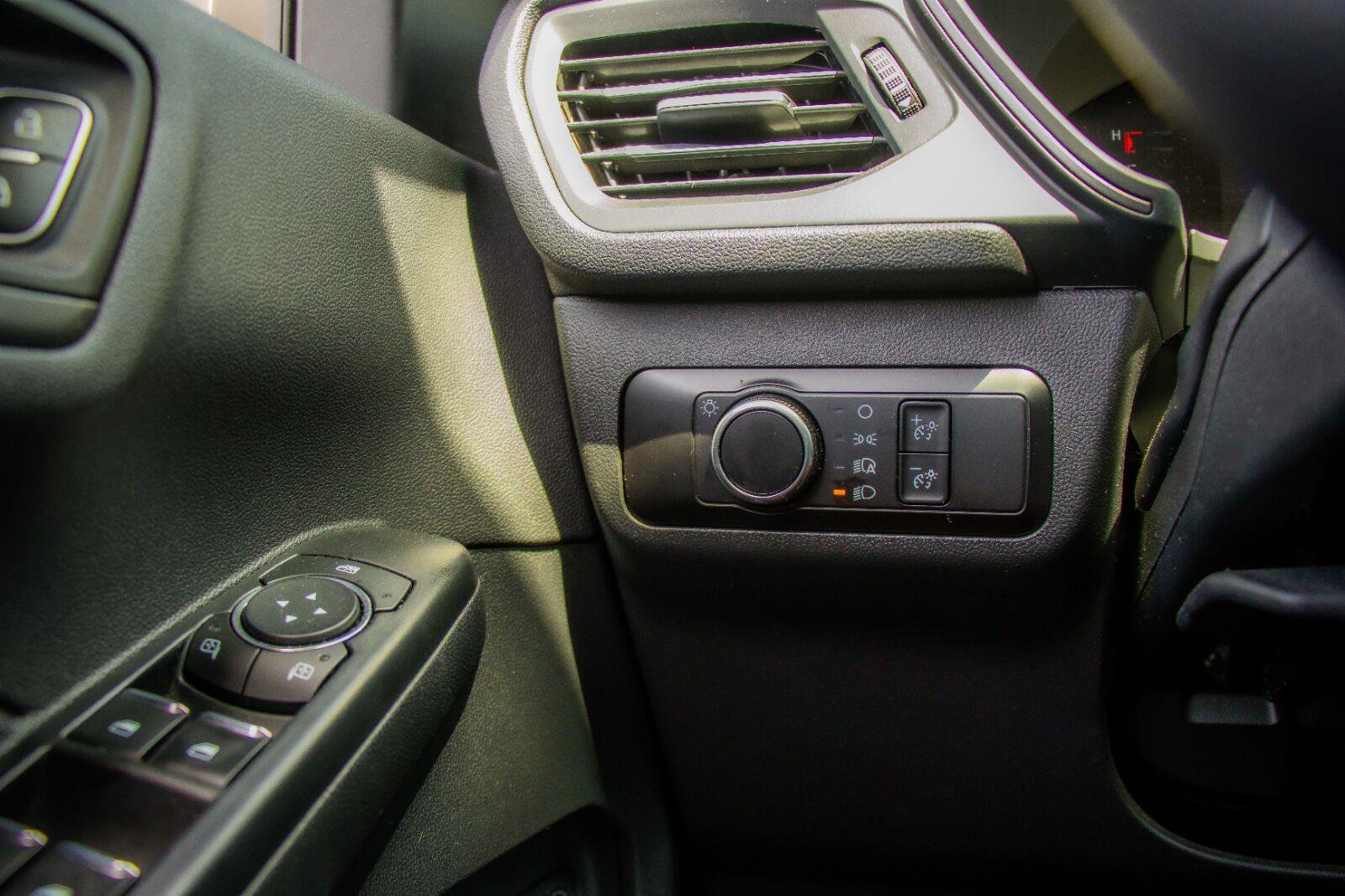 Certified 2025 Ford Escape Active AWD/4WD image 17