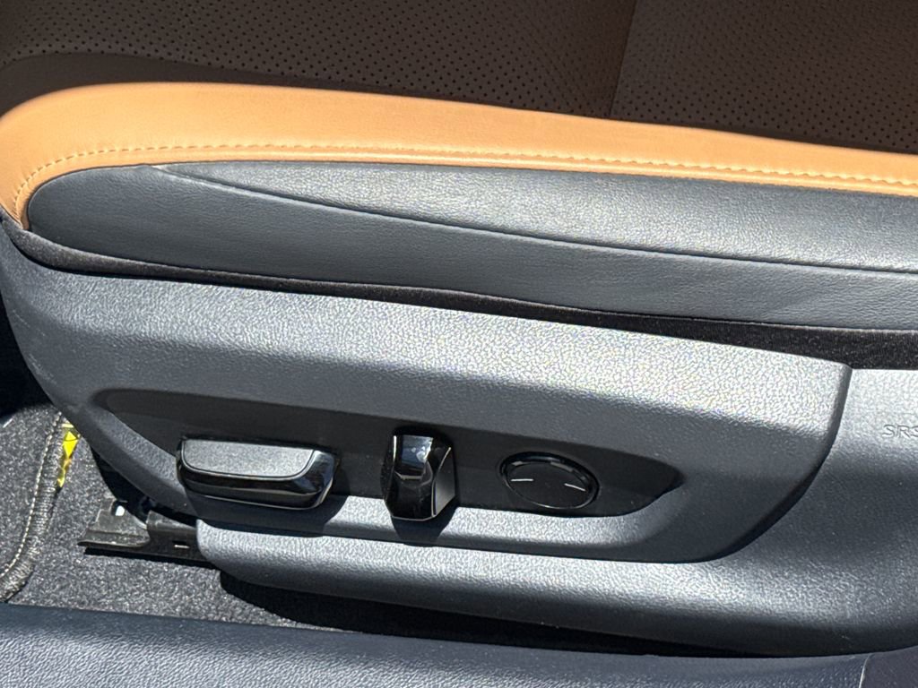 Used 2025 Lexus ES 300h w/ Premium Package FWD image 25