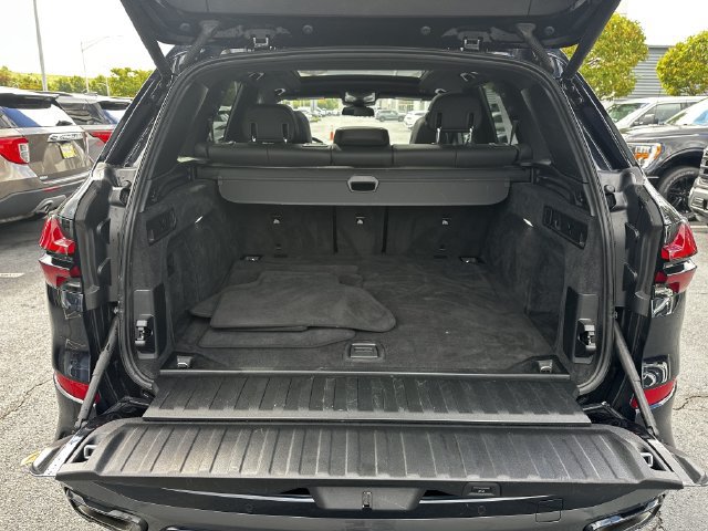 Used 2024 BMW X5 xDrive40i w/ M Sport Package AWD/4WD image 44