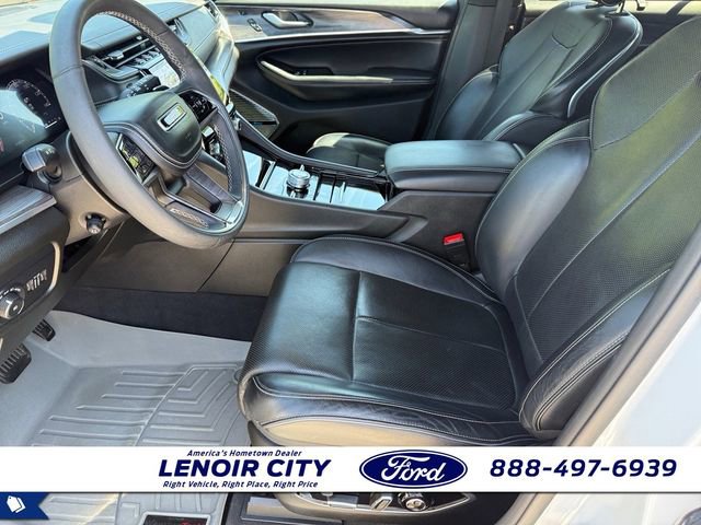 Used 2024 Jeep Grand Cherokee Overland w/ Luxury Tech Group IV AWD/4WD image 10