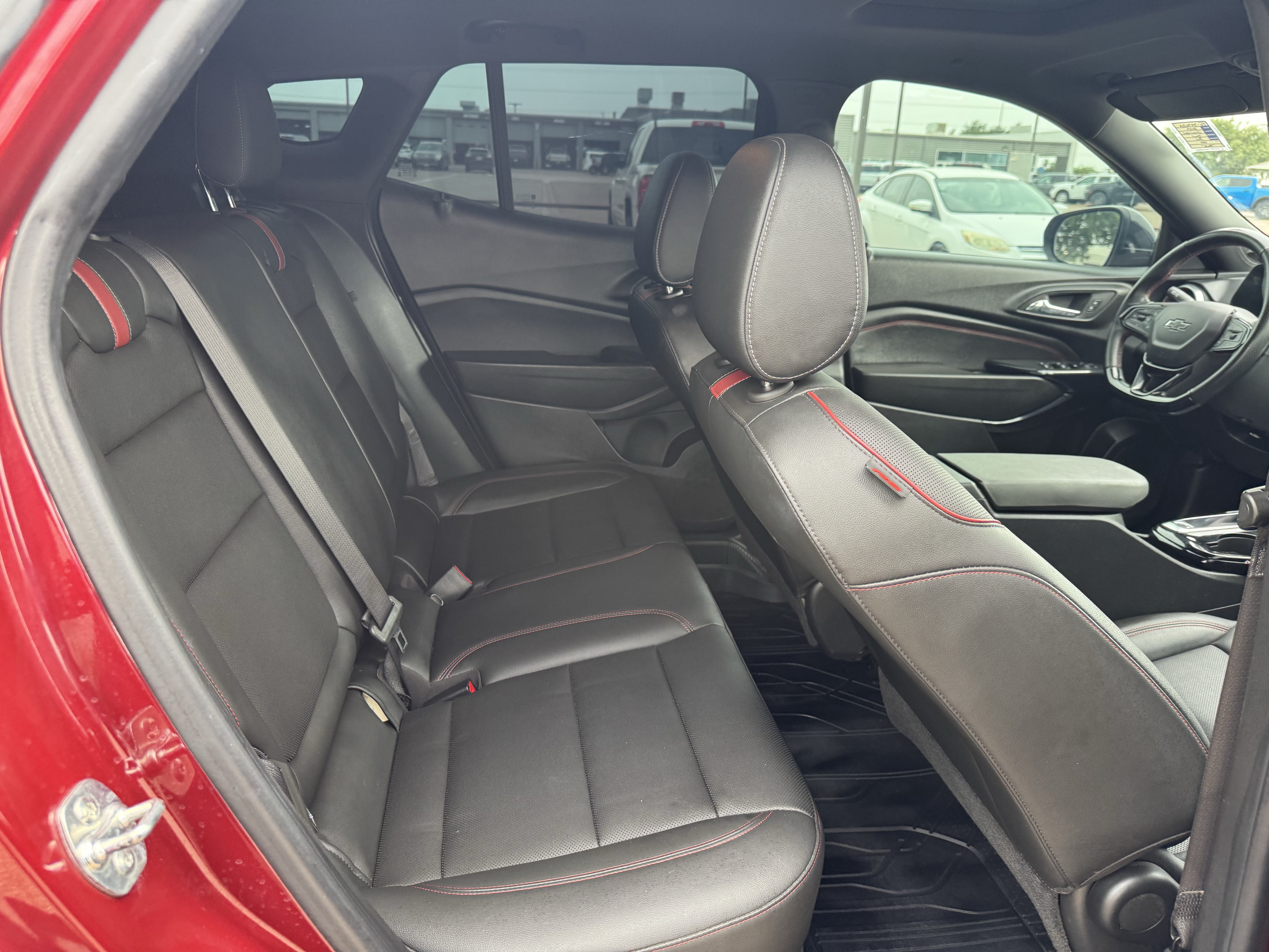 Used 2025 Chevrolet Trax RS w/ Sunroof Package FWD image 29