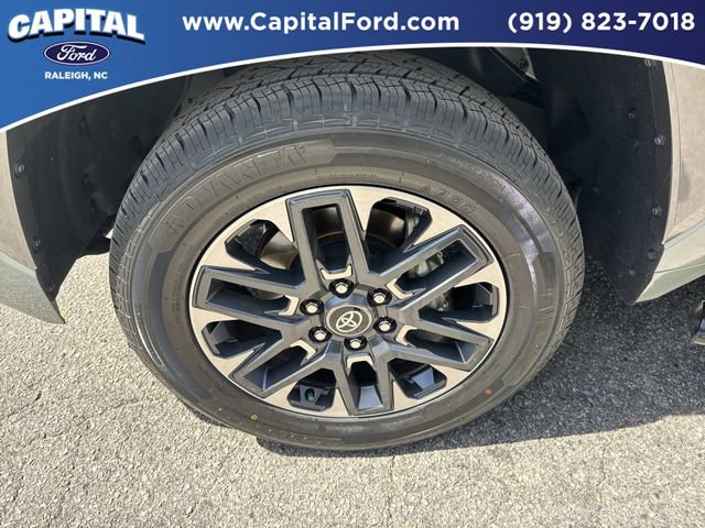 Used 2025 Toyota Tundra Limited AWD/4WD image 13