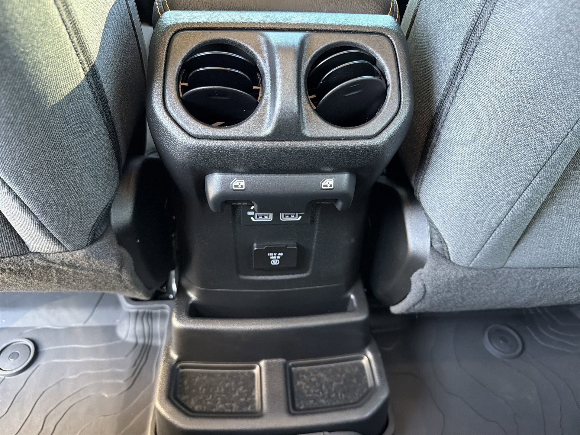 Used 2025 Jeep Wrangler Unlimited Sahara AWD/4WD image 11