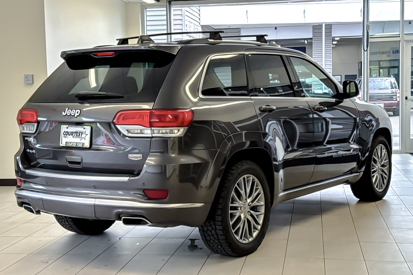 Used 2018 Jeep Grand Cherokee Summit w/ Platinum Series Group AWD/4WD image 4