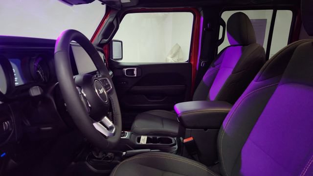 Used 2025 Jeep Wrangler Unlimited Sahara AWD/4WD image 9