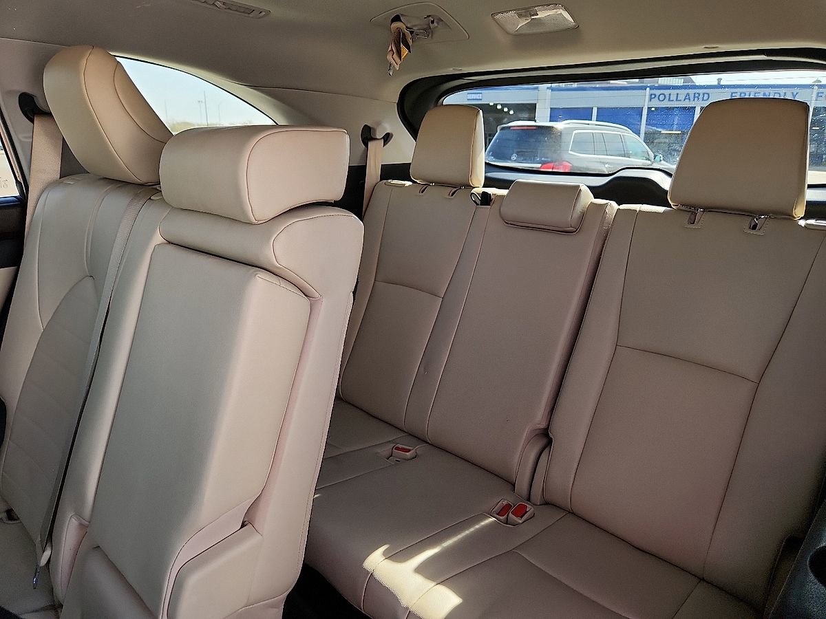 Used 2022 Toyota Highlander XLE AWD/4WD image 5