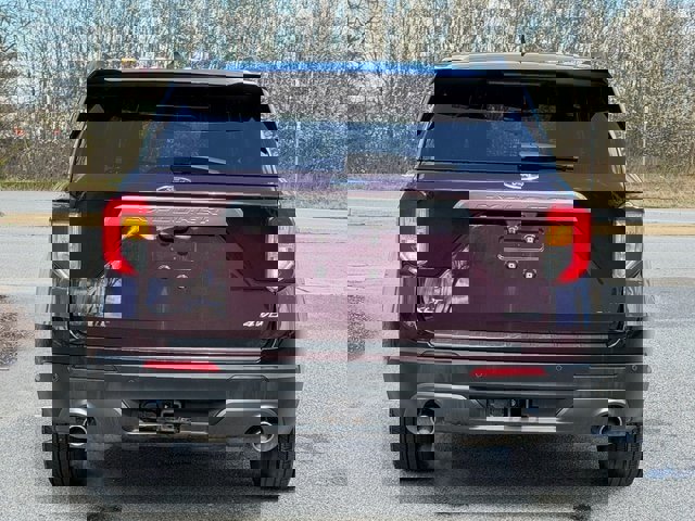 Certified 2022 Ford Explorer XLT w/ Equipment Group 202A image 4