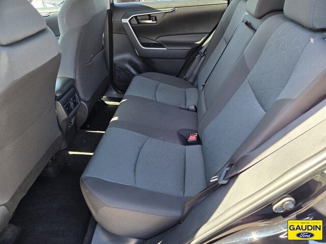 Used 2025 Toyota RAV4 XLE AWD/4WD image 12
