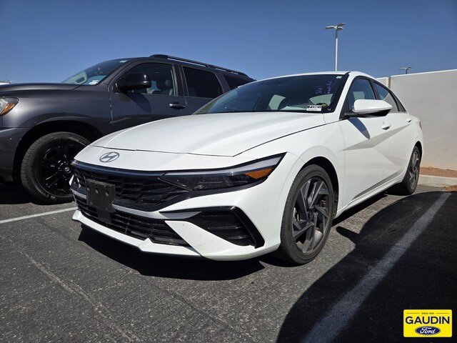 Used 2025 Hyundai Elantra SEL FWD image 3
