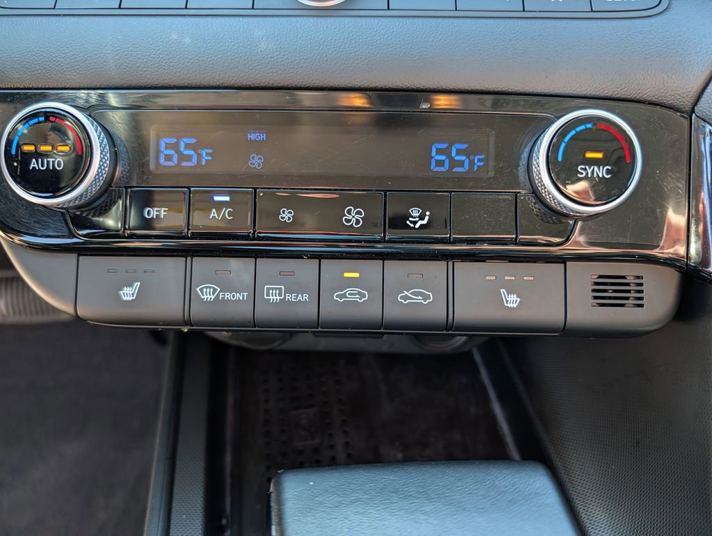 Used 2023 Hyundai Elantra SEL w/ Convenience Package image 13