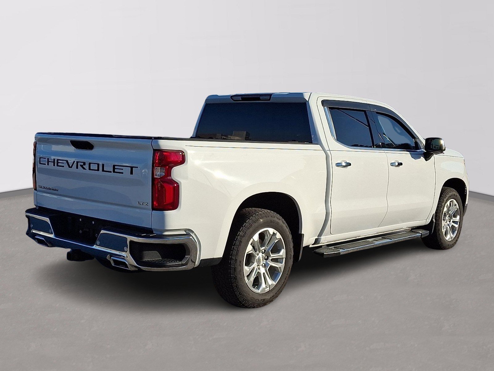 Used 2023 Chevrolet Silverado 1500 LTZ w/ Z71 Off-Road Package image 6