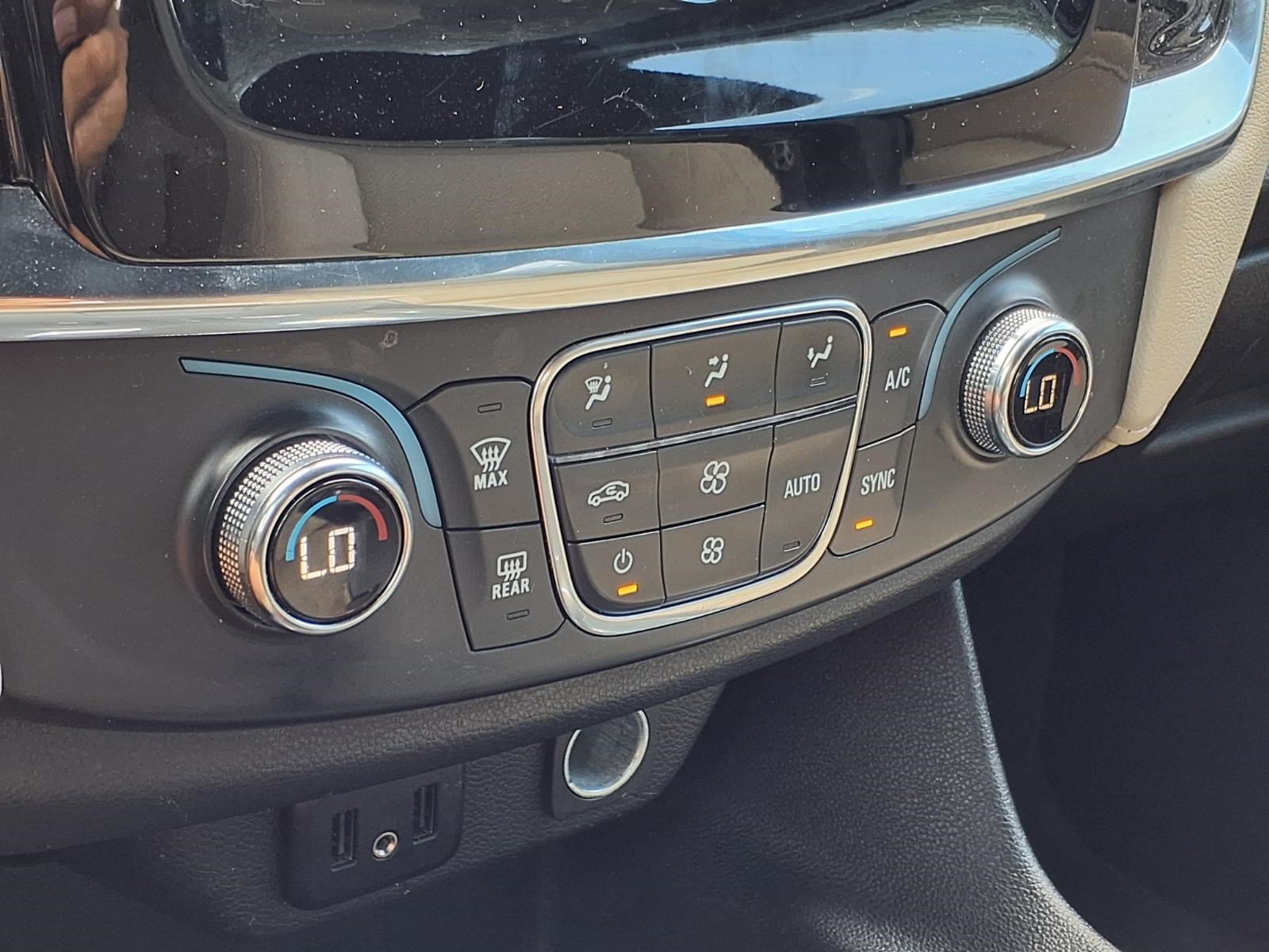Used 2023 Chevrolet Traverse LS FWD image 19