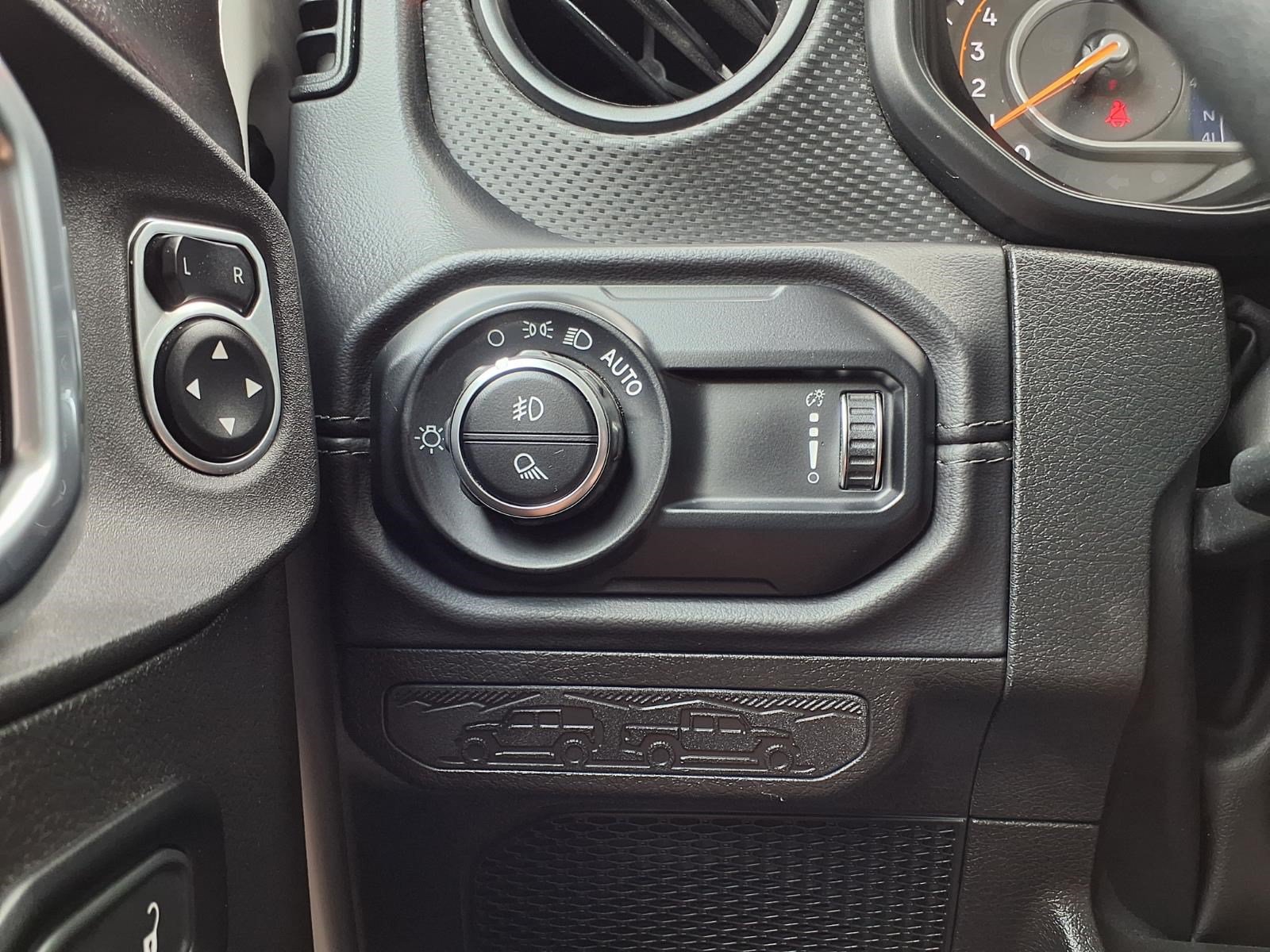 Used 2025 Jeep Gladiator Rubicon AWD/4WD image 24