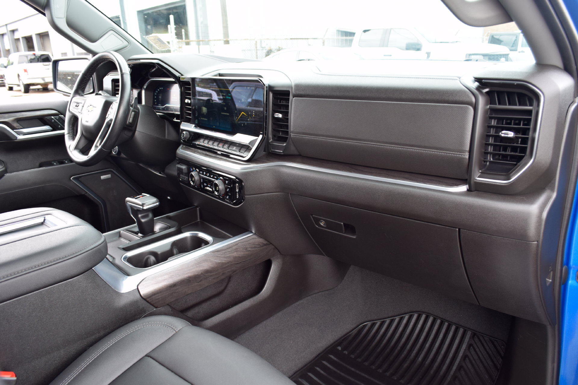 Used 2022 Chevrolet Silverado 1500 LTZ w/ LTZ Premium Package AWD/4WD image 23