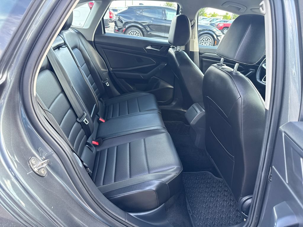Used 2022 Volkswagen Jetta SE FWD image 24