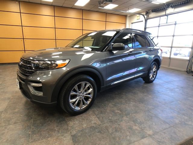 Certified 2022 Ford Explorer XLT w/ Equipment Group 202A image 3