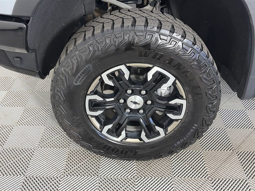 Used 2024 Chevrolet Silverado 1500 ZR2 w/ Technology Package AWD/4WD image 8
