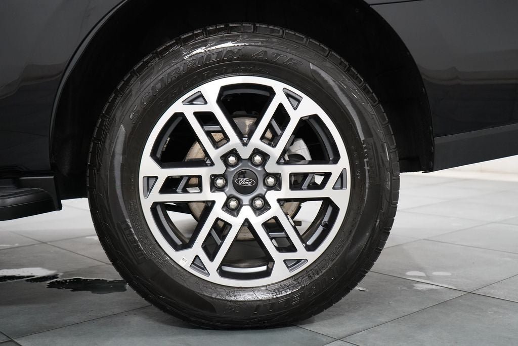 Certified 2025 Ford Expedition Active AWD/4WD image 36