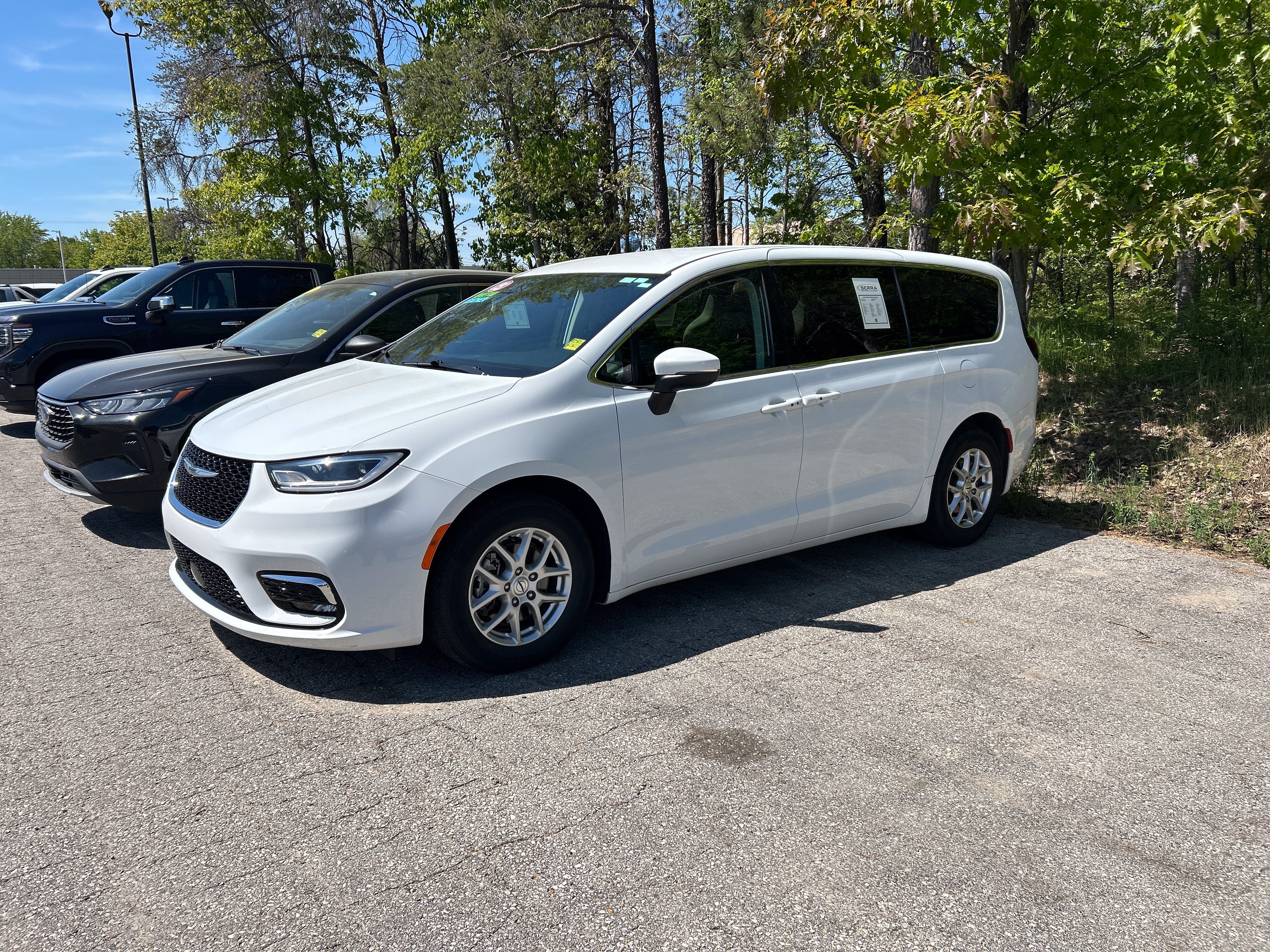 Used 2023 Chrysler Pacifica Touring-L FWD image 7